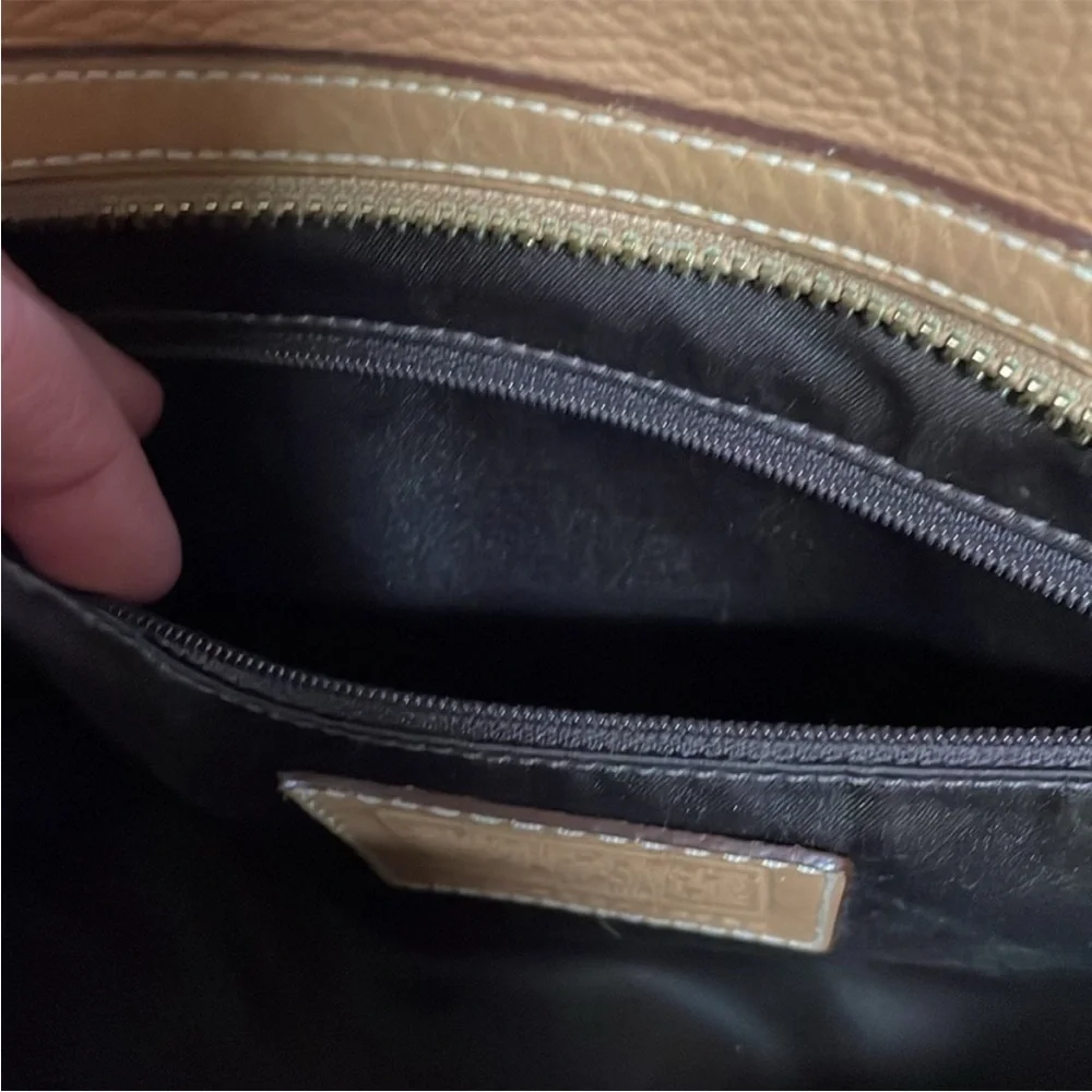 Coach leather shoulder purse in camel color